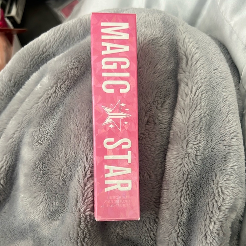 Jeffree Star Magic Star Concealer - Pink Packaging